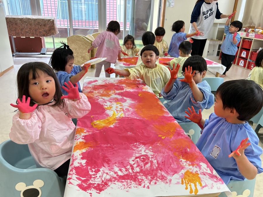 フィンガーペイントの制作あそび